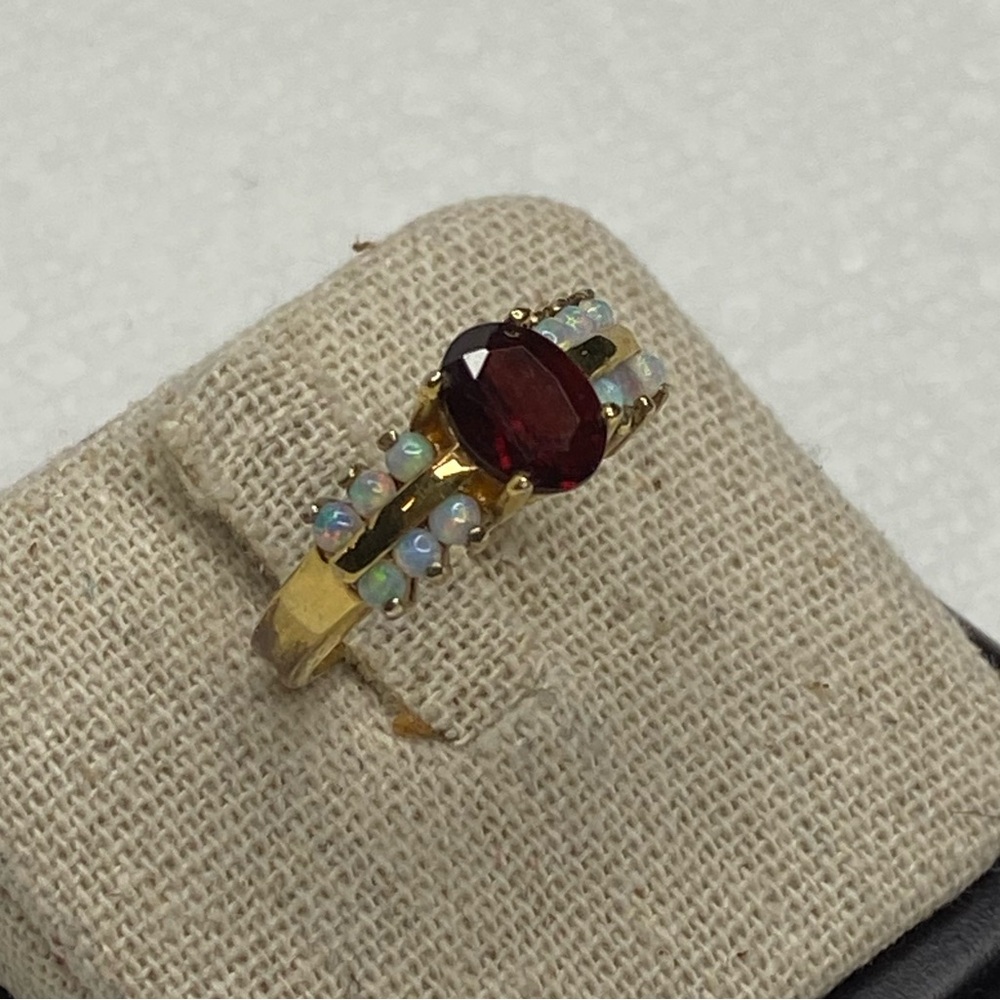 Rare🔥Vintage Garnet and Opal 925 Ring